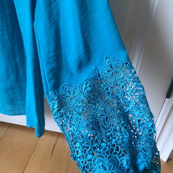 Tahari Turquoise Blouse With Sleeve Detail Size XS - Picture 6 of 9